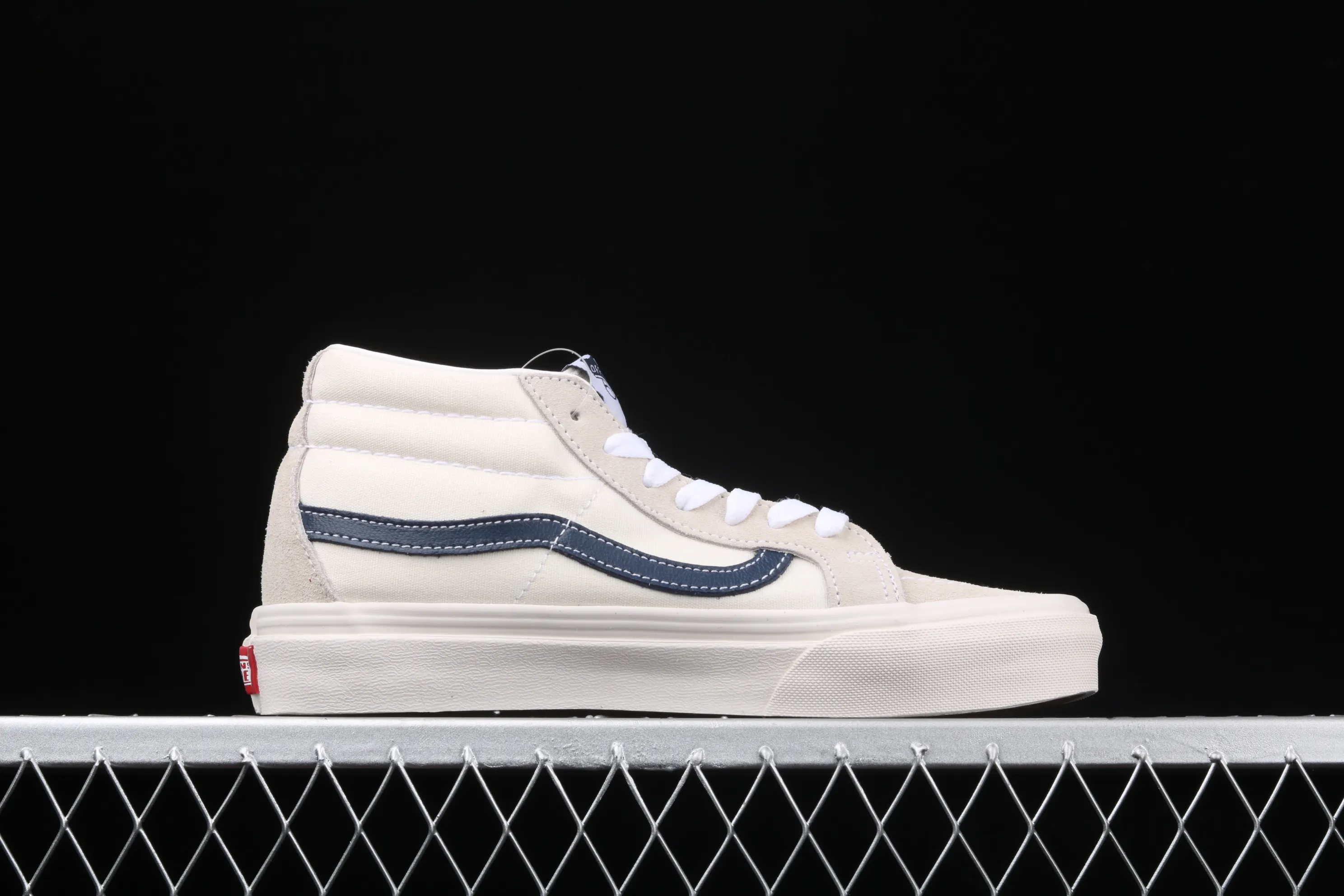 All Categories Vans Vans Series Vans Mid Vans Sk8 Mid Reissue Vans Mid VN0A391FTP1 One size too large